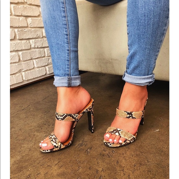Snakeprint Heel❗️SALE❗️ - Picture 2 of 4